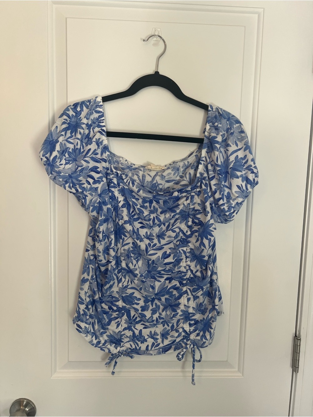 Women’s Blue Floral Puff-Sleeve Blouse with Drawstring Hem - Picture 1 of 4